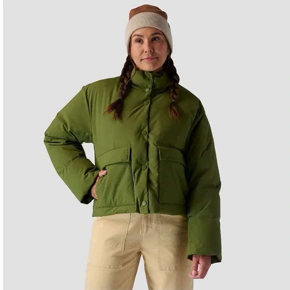 Never worn. Women’s Medium cropped boxy Green Puffer Jacket - Picture 2 of 4